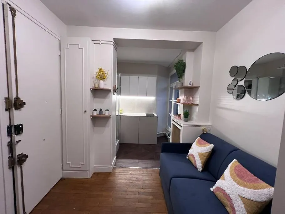 Trocadero Eiffel Tour - Refurbished Furnished Flat Apartment Paris