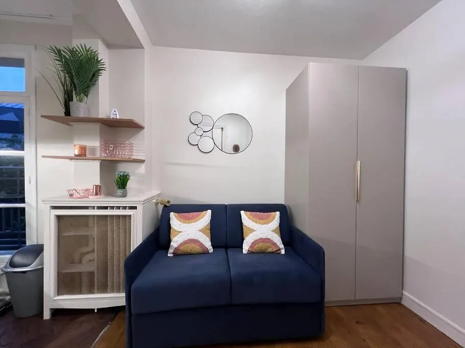 Trocadero Eiffel Tour - Refurbished Furnished Flat Apartment Paris France
