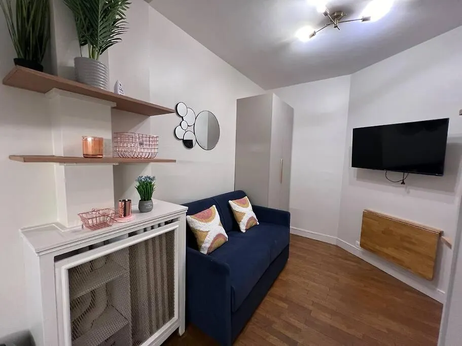 Trocadero Eiffel Tour - Refurbished Furnished Flat Apartment Paris 0*,  France